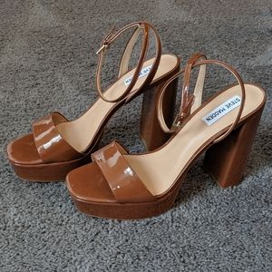 Steve Madden Lessa Patent Platform Sandal (Cognac) Size 11 US / EU 42
